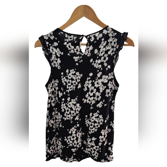 Elle - Sleeveless Lace Floral Black and White Pleated Strip Blouse Top​ - Picture 2 of 6